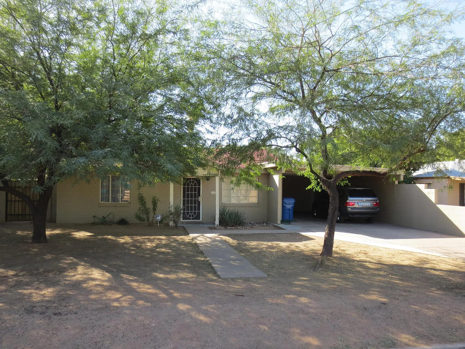 3 bed, 1255 sqft, $2,200 — Photo 3