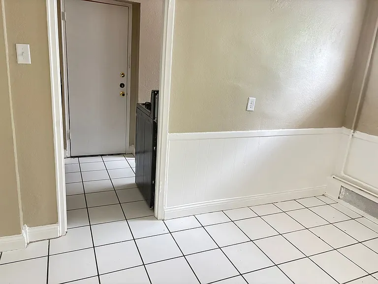 Hoagland Apartments — Photo 6