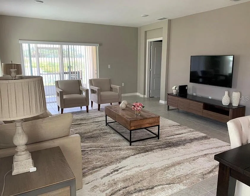 3 bed, 2.5 bath, 1844 sqft, $2,150 — Photo 3