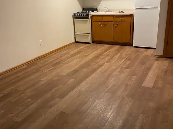 1 bed, 1.0 bath, $895, 3913 S Packard Ave, Saint Francis, WI 53235