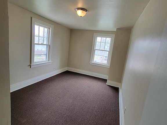4th image of 1834 Willow Ave