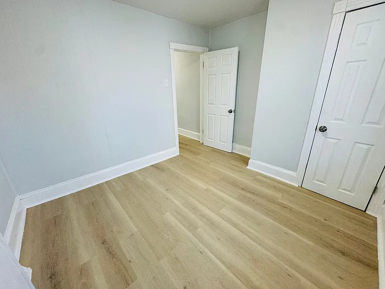 1415 N Hobart St — Photo 11