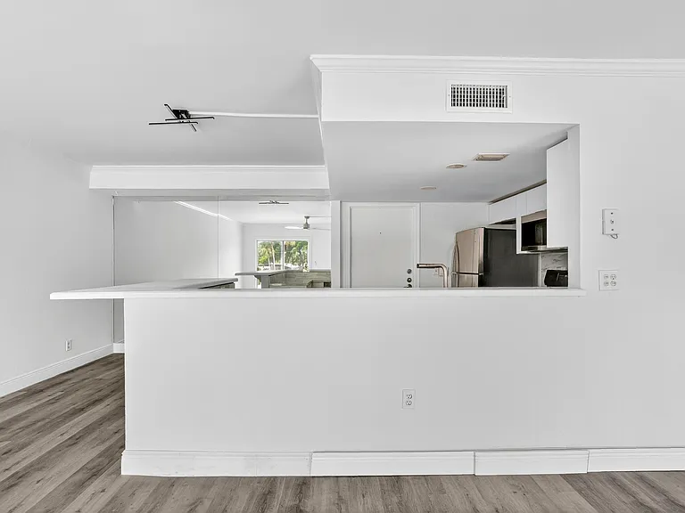 495 SE 8th St #242 — Photo 36