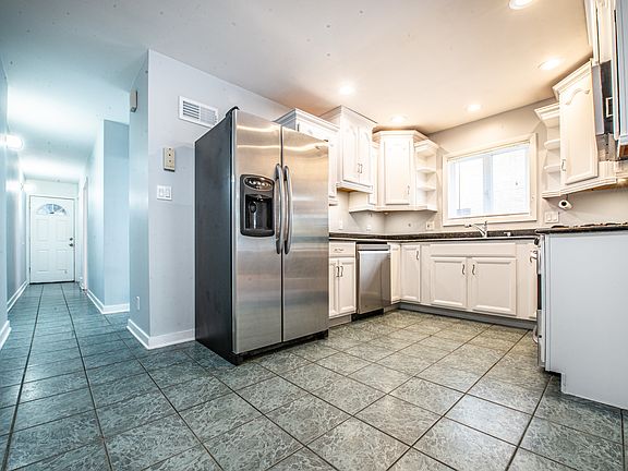 3rd image of 2731 W Catalpa Ave #1W