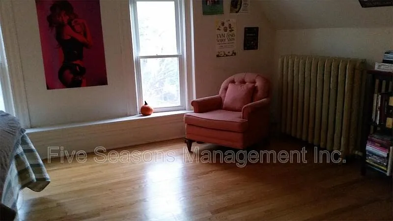 2 bed, 1.0 bath, 700 sqft, $2,200 — Photo 2