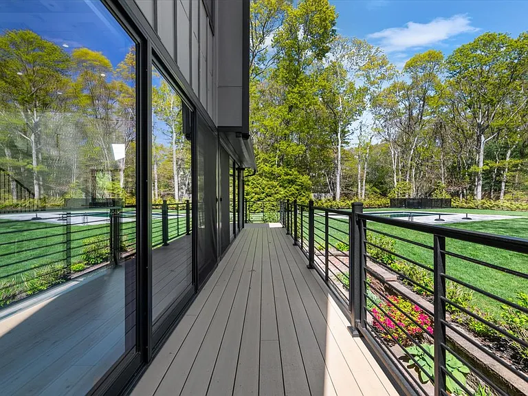29 Roses Grove Rd — Photo 42