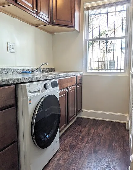 241 12th St NE #1 — Photo 4