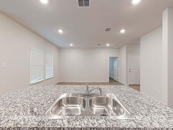 5th image of 207 Barton Creek Drive