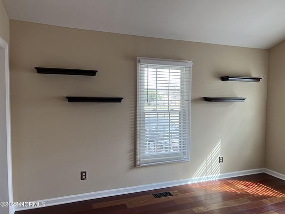 3rd image of 580 Bayberry Ln