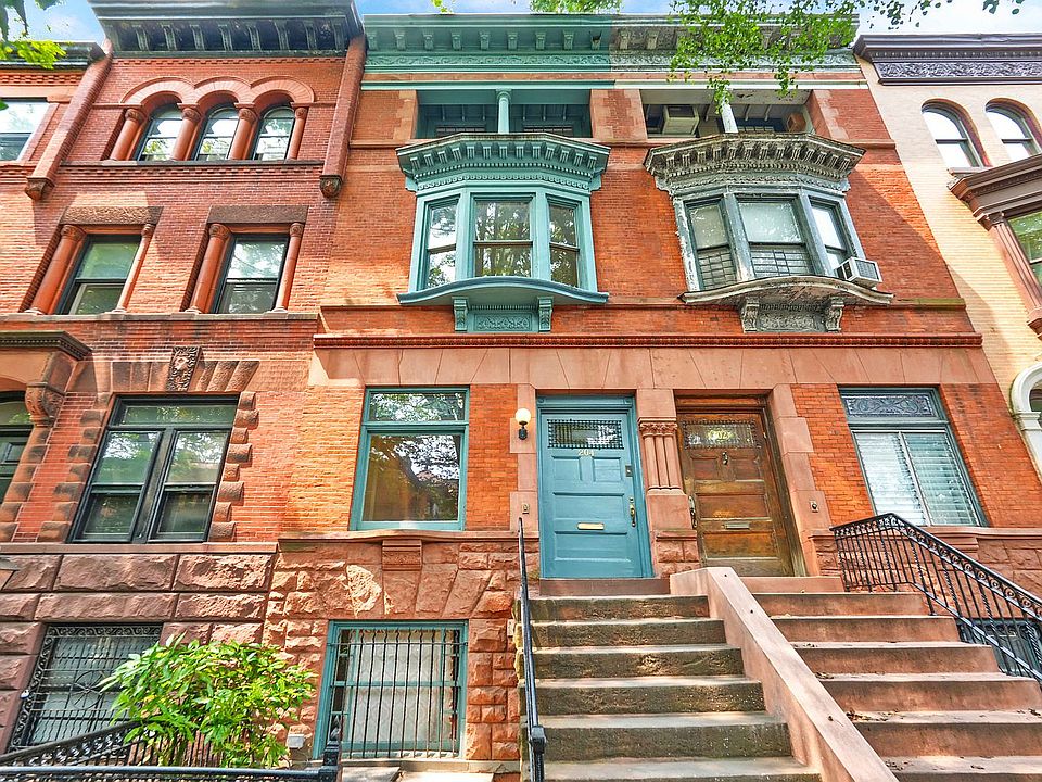1st image of 204 Saint James Pl Floor 2