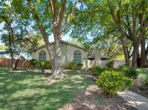 1012 Pine Tree Ln, Desoto, TX 75115