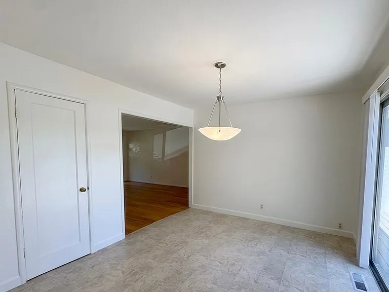 1608 Poplar Dr — Photo 5