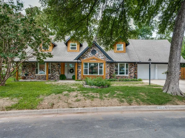8405 Leo Ct, Benbrook, TX 76116