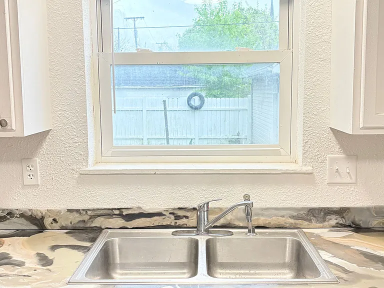 310 Whittemore St — Photo 13