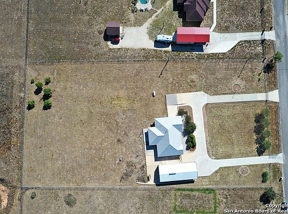 2nd image of 421 Quail Hollow Dr