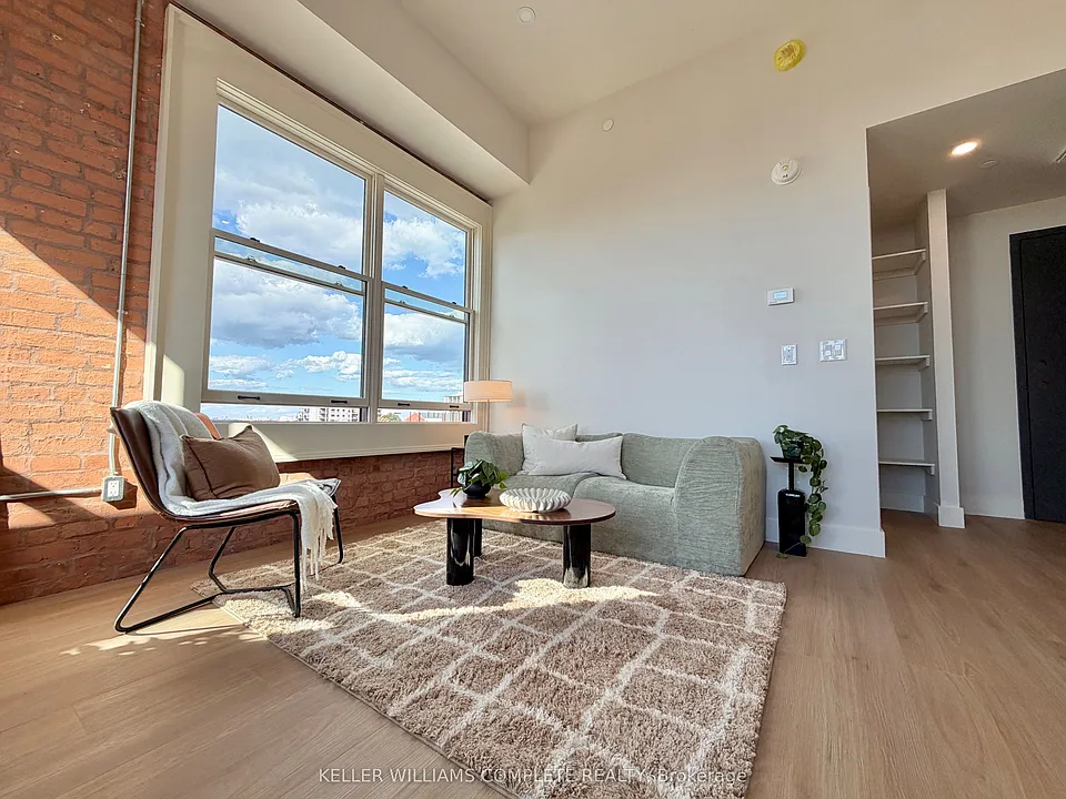 56 York Blvd #207