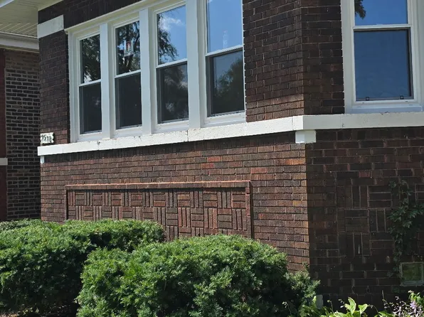 9538 S Greenwood Ave, Chicago, IL 60628