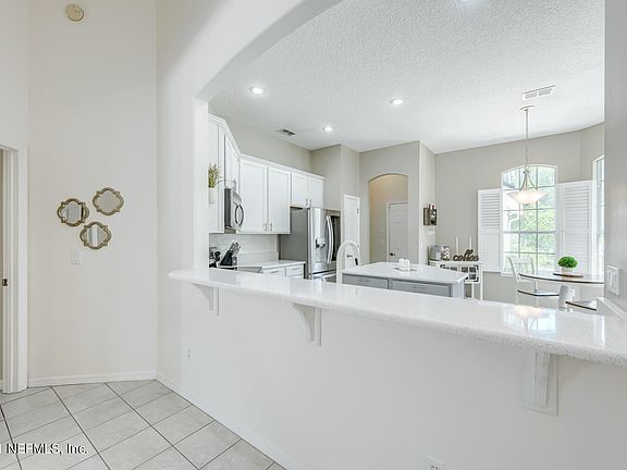 5th image of 548 Dandelion Dr