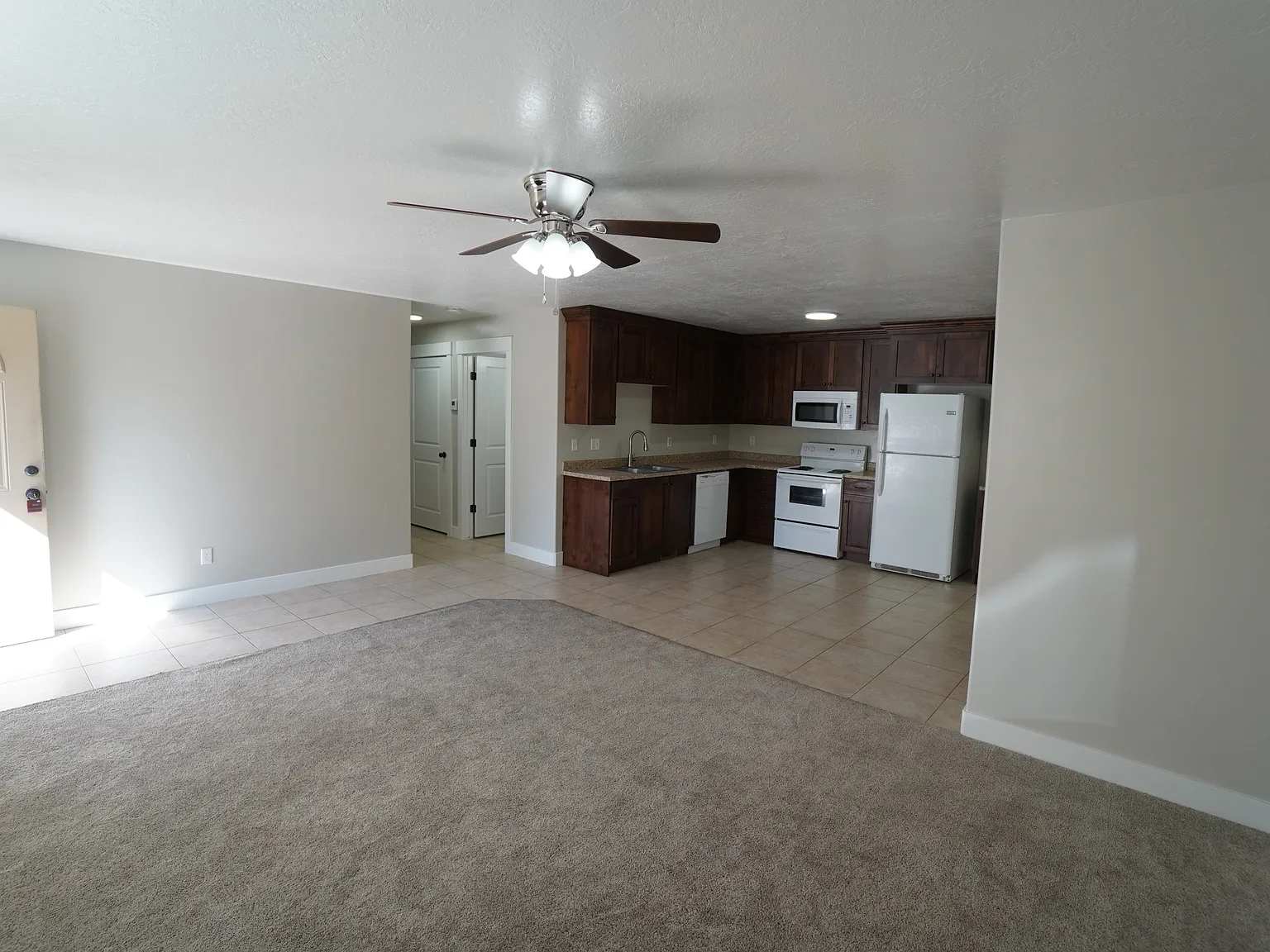 3 bed, 1.0 bath, 1092 sqft, $1,550 — Photo 3