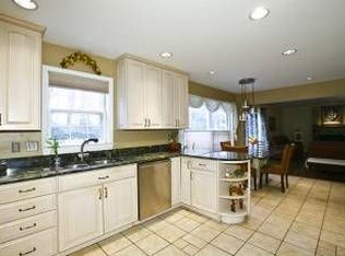 10400 Dunn Meadow Rd, Vienna, VA 22182