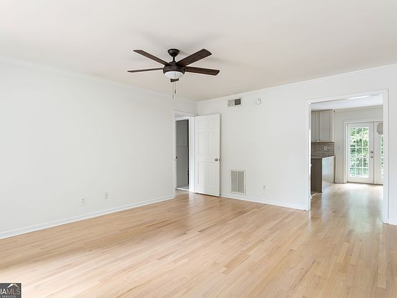 3rd image of 1101 Collier Rd NW APT L5