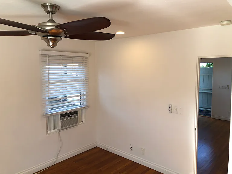 4585 Santa Monica Ave — Photo 14