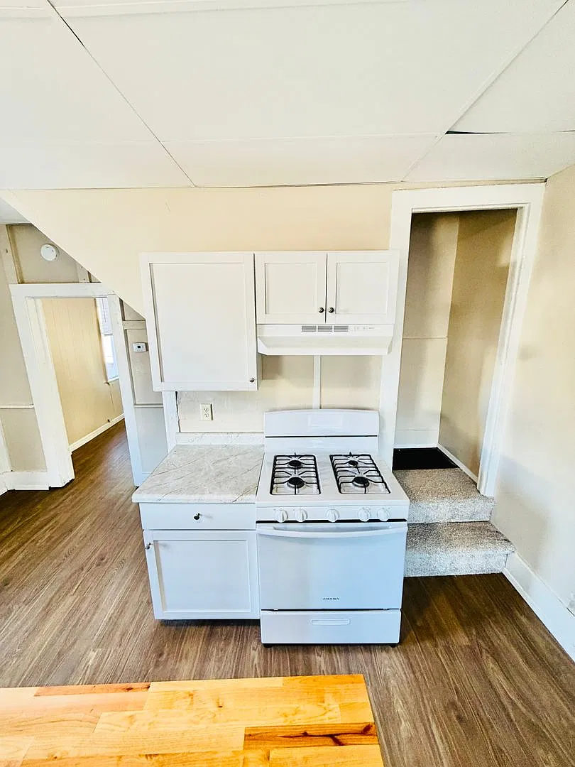 Maple Apartments — Photo 3