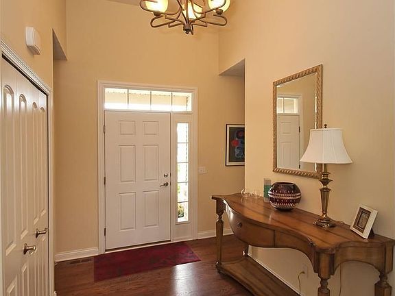 3rd image of 147 Kensington Ct