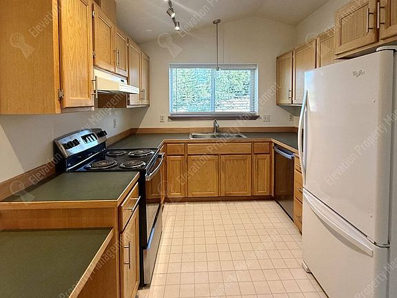 5th image of 3092 NE Tahoe Ct
