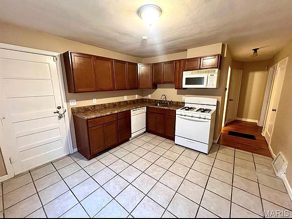2nd image of 104 Barto Dr