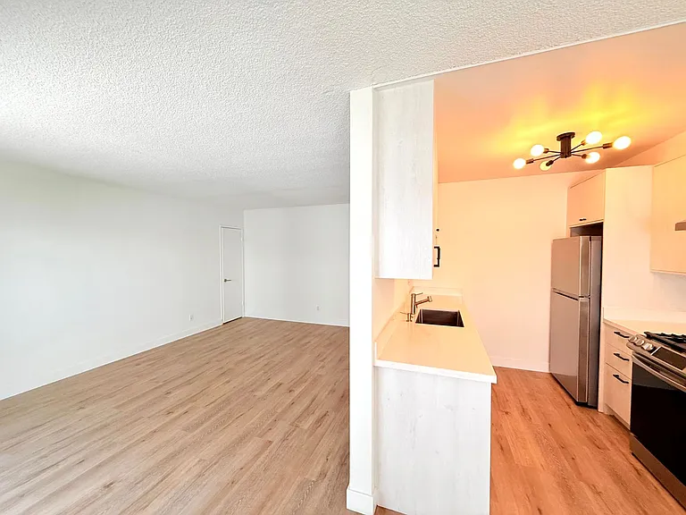 119 - 121 N Hillcrest Blvd — Photo 7