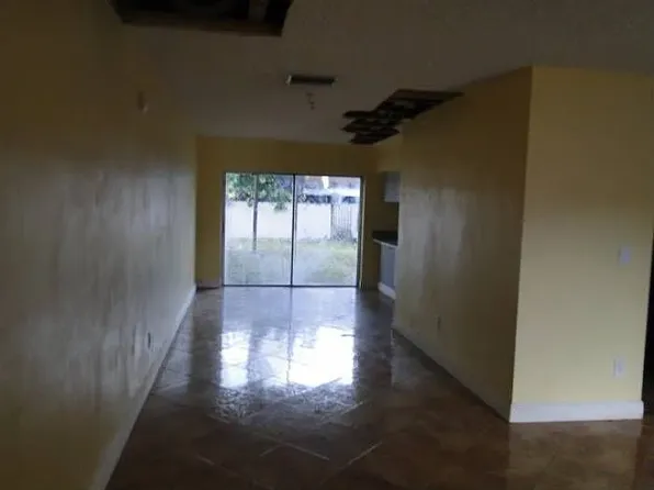 2770 NW 196th Ter, Miami Gardens, FL 33056