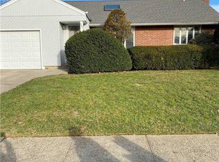497 Abbey Rd, Oceanside, NY 11572