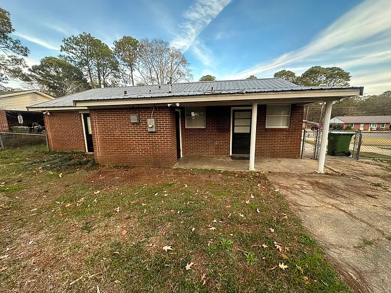 1154 Lakewood Dr — Photo 2