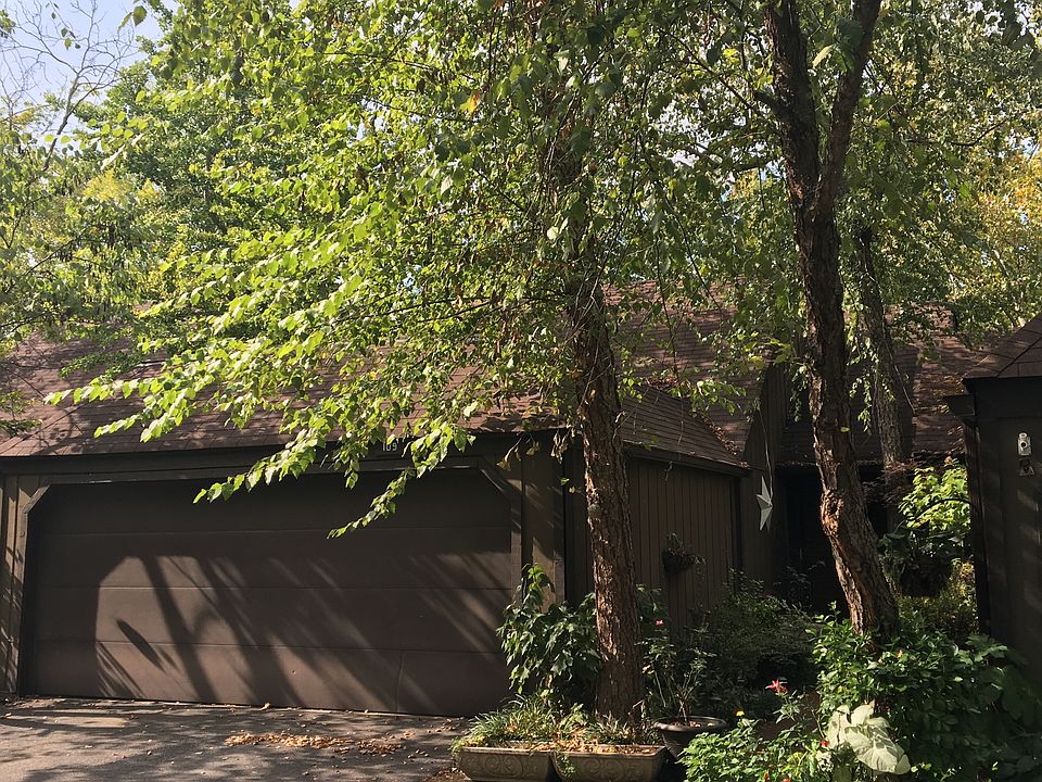 Attached 2 car garage!