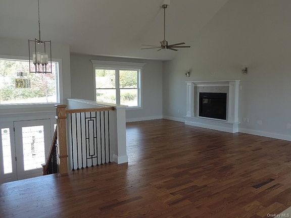 5th image of 17 Meadow View Dr
