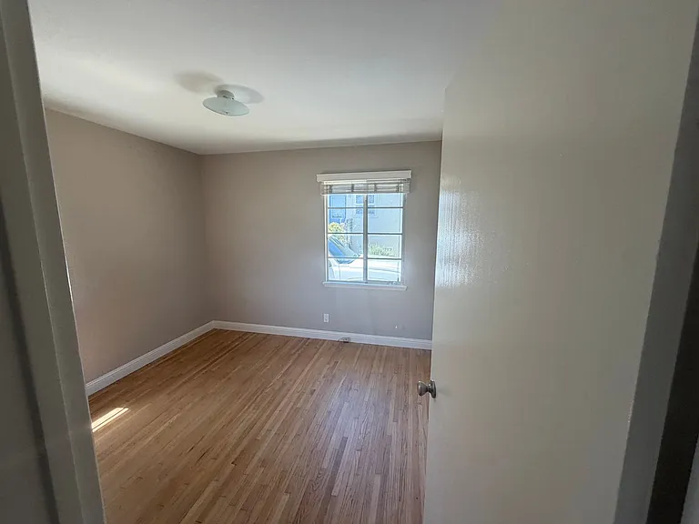 235-237 Lynn Dr — Photo 7
