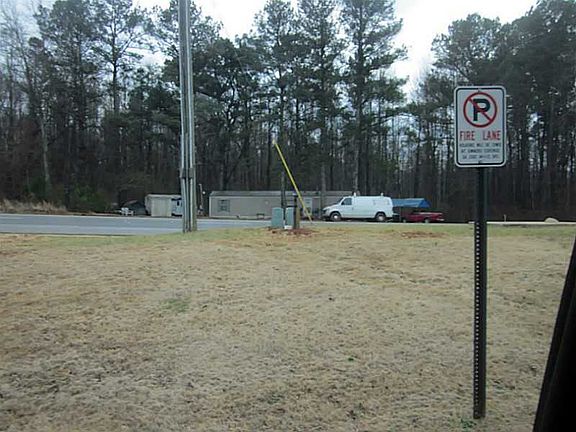 2nd image of 5976 Cumming Hwy