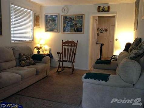 Livingroom, kitchen beyond