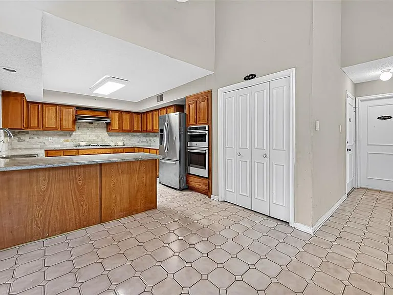 1535 Beaconshire Rd — Photo 6