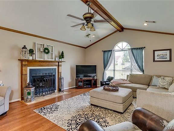 3rd image of 3845 Dalewood St