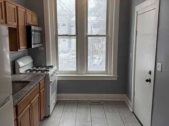 2nd image of 3263 6th Ave #1
