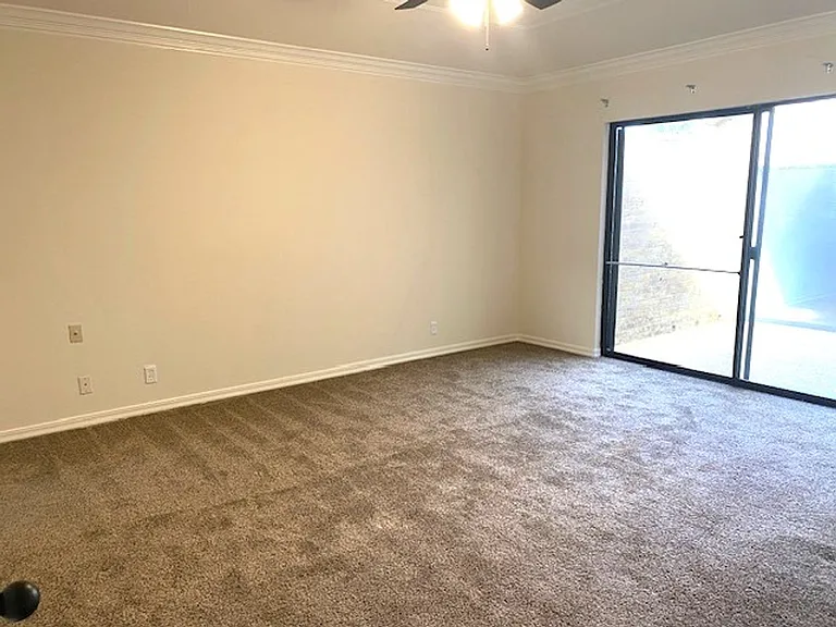 202 Cambridge Rd — Photo 10