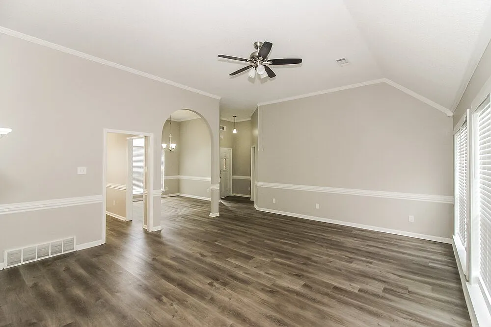 3 bed, 2.0 bath, 2180 sqft, $2,385 — Photo 3