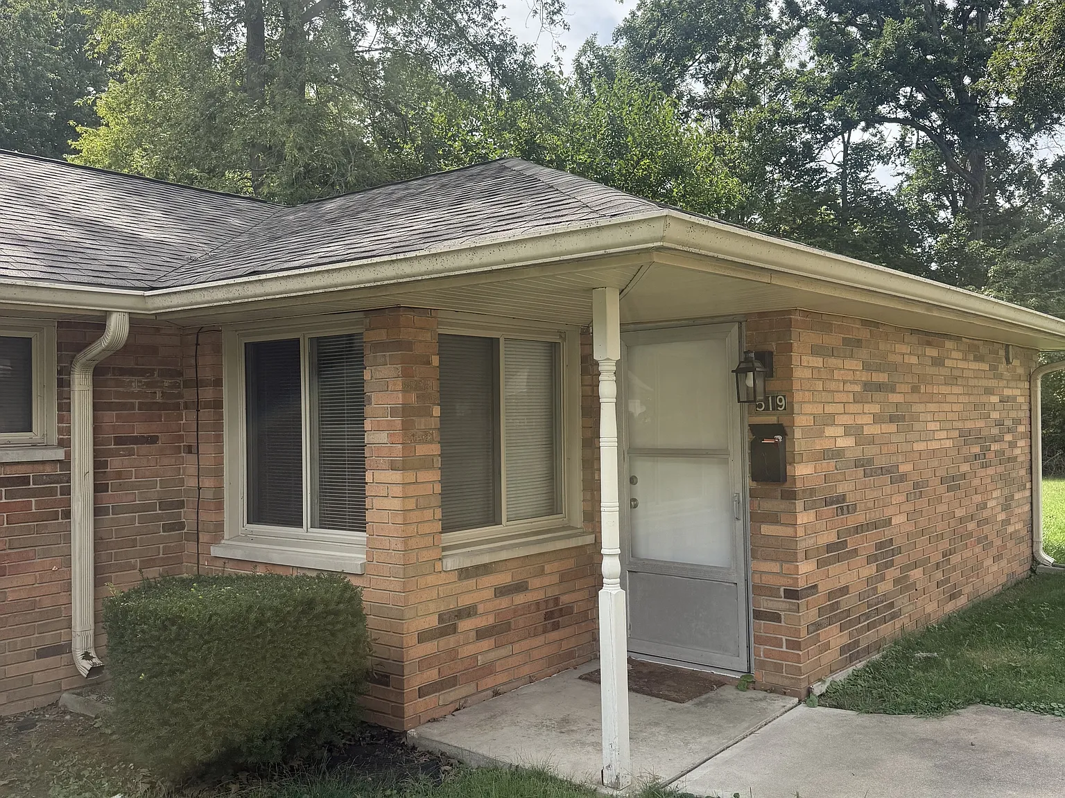 519 S Coventry Dr — Photo 1
