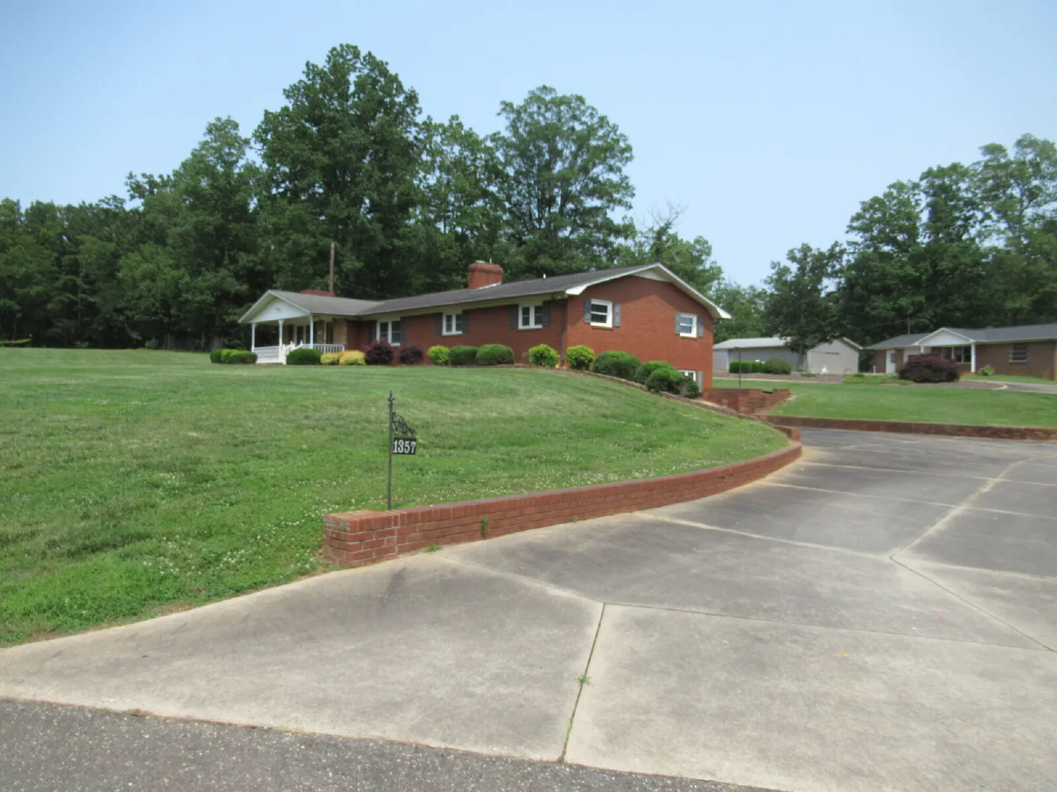 3 bed, 2.5 bath, 3164 sqft, $2,500 — Photo 2