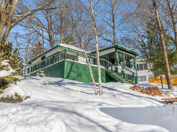 7059 W Harvey St, Ludington, MI 49431