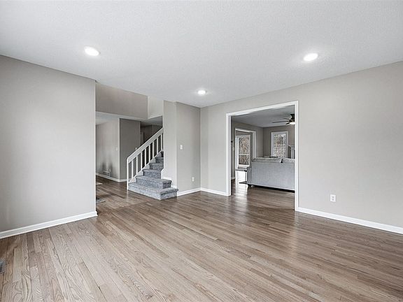 5th image of 3310 Riverside Dr NE