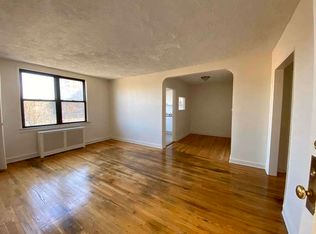 21-50 21st St #3, Astoria, NY 11105