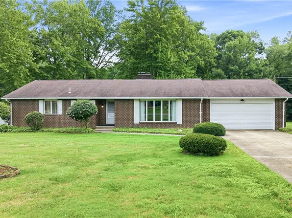 7166 Wildwood Dr, Brookfield, OH 44403